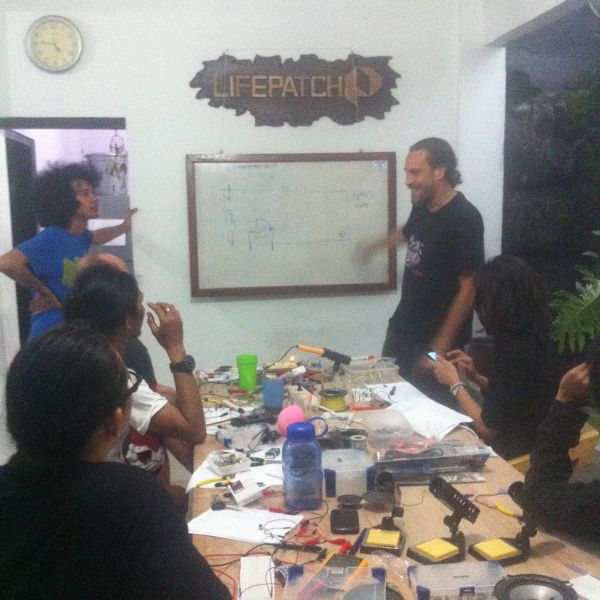 File:Sinau Skema Sirkuit Sintesis Suara Sob 07.JPG