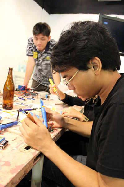 File:TM Synth workshop Media Art Kitchen Kuala Lumpur 28.jpg