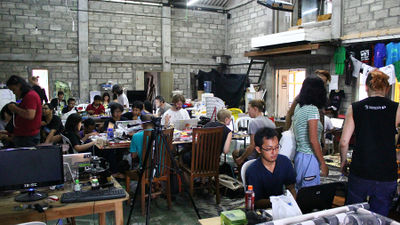 Suasana kerja HackteriaLab di Laboratorium sementara KKF.jpg