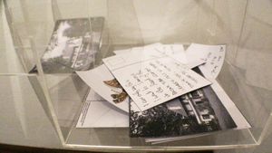 Kartupos balasan dari pengunjung pameran. Berisi kesan mereka tentang narasi kolonialisme Belanda di Sumatera Utara yang ditampilkan oleh Lifepatch serta pesan yang hendak mereka sampaikan ke masyarakat di Sumatera Utara.