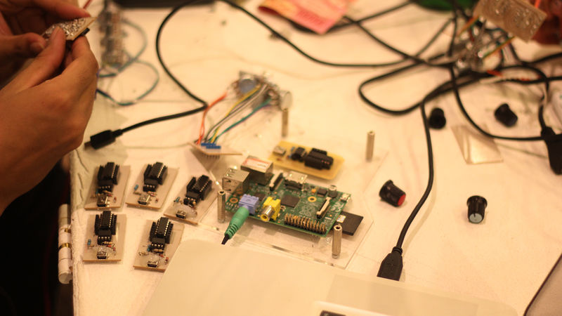 File:Lokakarya DIY Midi Controller Biennale Jogja 01.jpg