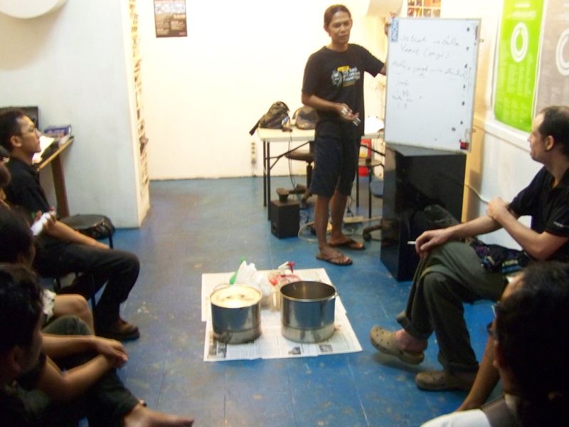 File:Dry yeast workshop 03.JPG