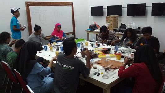 Lifepatch seni media 2017 - lokakarya Master DIY gasmask 04.jpg