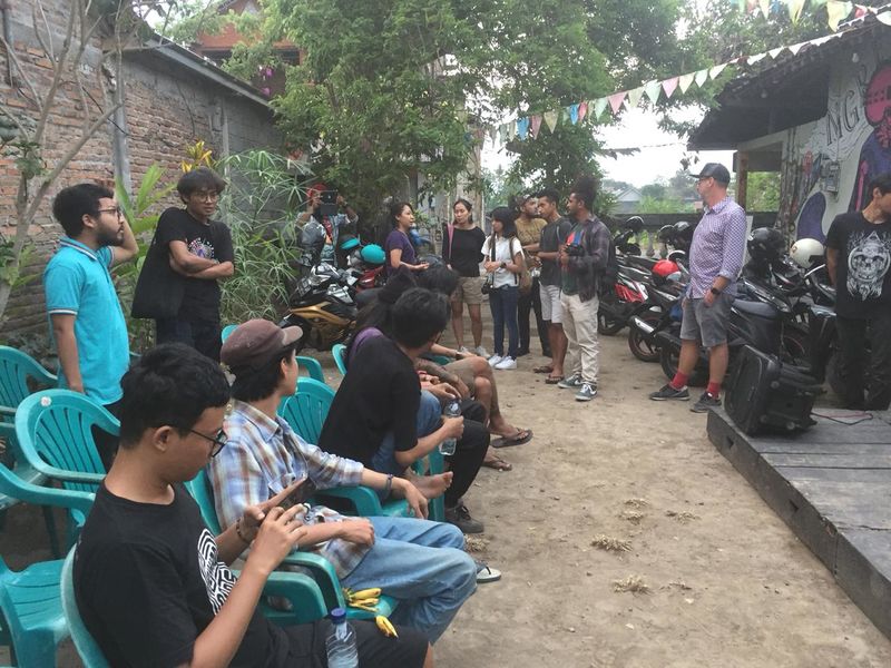 File:Arisan Tenggara - Kunjungan ke Survive Garage.jpeg
