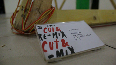 Informasi mengenai instalasi moist sense di pameran cut & re-mix 2014.png