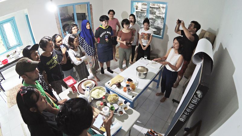 File:Lokakarya Makanan Minuman dan Pijat OCAC 01.jpg