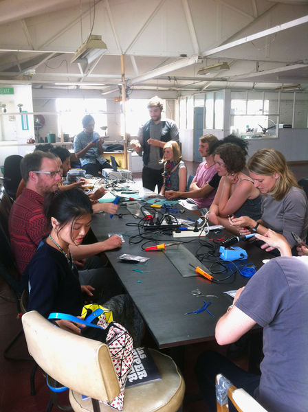 File:IBP Squaresynth - DIY Electronic Workshop Medialab Melbourne 01 web.jpg
