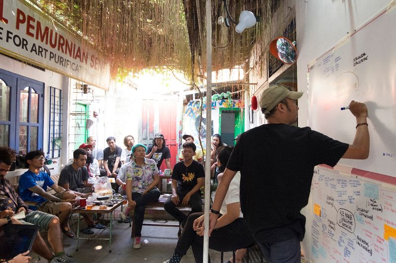 File:Arisan Tenggara - Sesi Berbagi Ideologi di Ace House Collective 03.jpeg