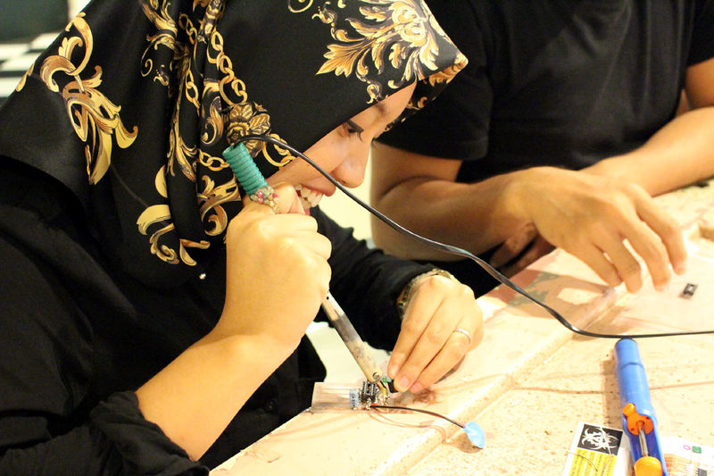 File:TM Synth workshop Media Art Kitchen Kuala Lumpur 20.jpg