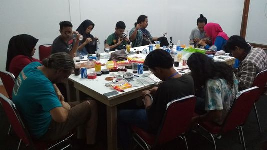 Lifepatch seni media 2017 - lokakarya Master DIY gasmask 05.jpg