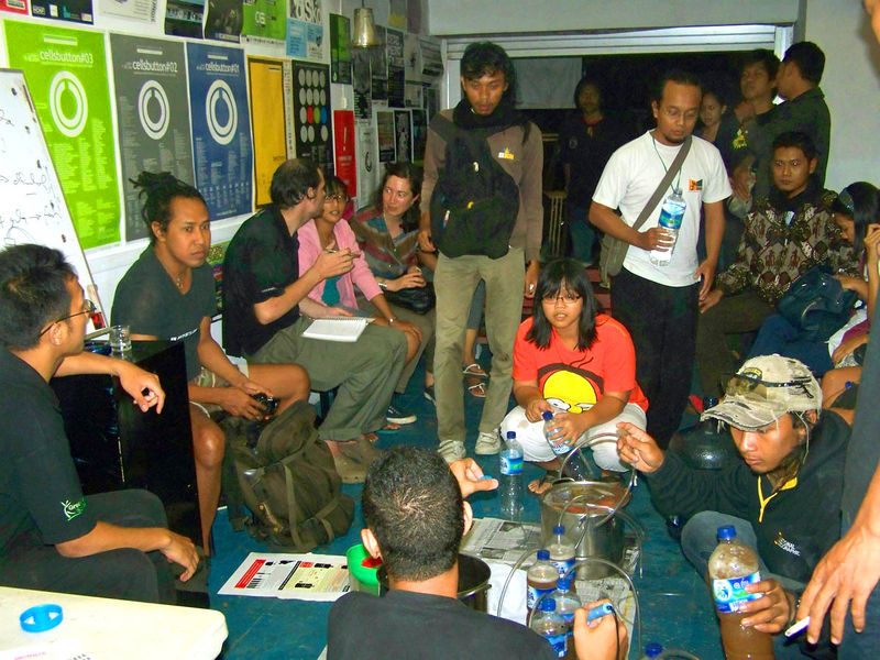 File:Dry yeast workshop 01.JPG