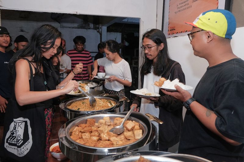 File:Arisan Tenggara - Pesta Penyambutan di MES 56 20.jpeg