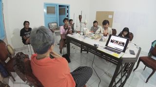 Lokakarya Estrofem! Lab oleh Mary Maggic 16.jpg