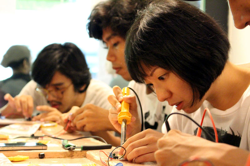 File:TM Synth workshop Media Art Kitchen Kuala Lumpur 16.jpg