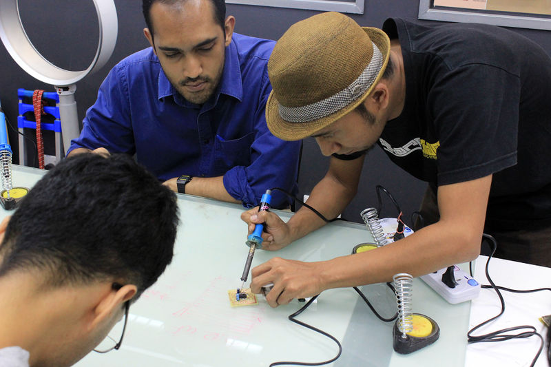 File:Squaresynth Workshop SG 06.JPG