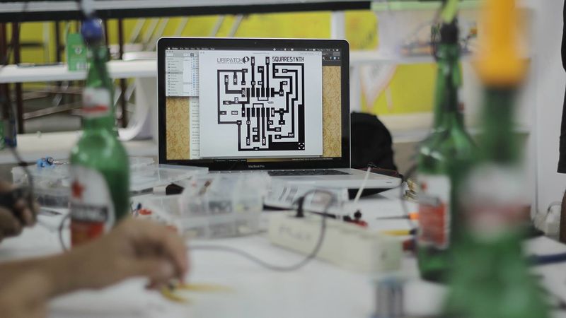 File:Biennale Jogja - Lifepatch - SKS - squaresynth 03.jpg