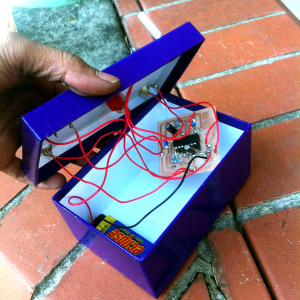 File:Squaresynth twin giftbox purple 02.jpg