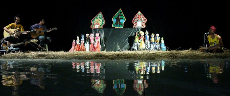 File:Pertunjukan Wayang Sampah.jpg