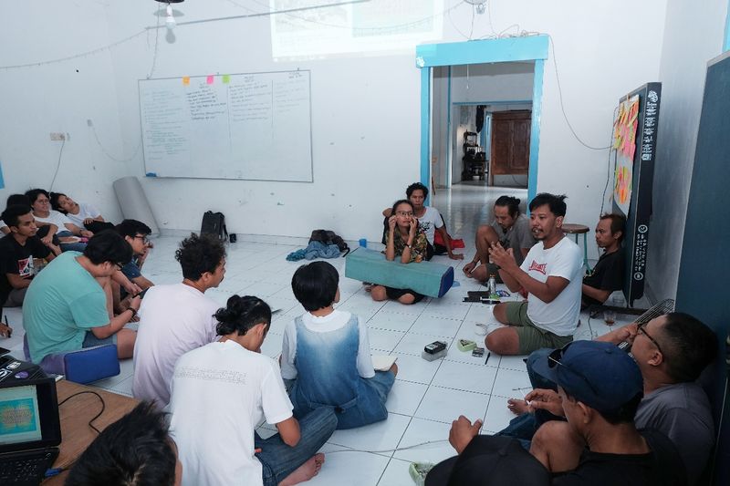 File:Arisan Tenggara - Sesi Berbagi Ideologi di Lifepatch22.jpeg