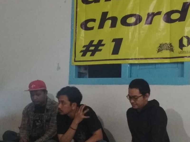 File:Dischord - Noise is Serious Shit 07.jpeg