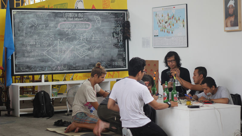 File:Lokakarya DIY Midi Controller Biennale Jogja 10.jpg