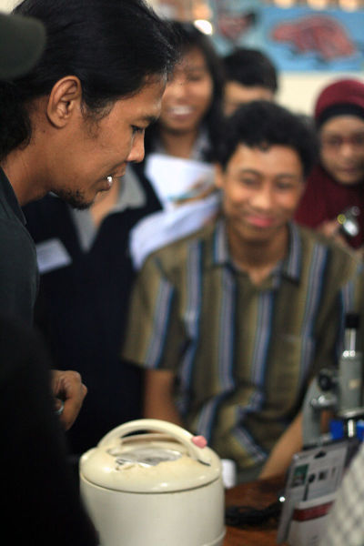 File:Workshop peralatan lab generik PGSD USD 06.jpg
