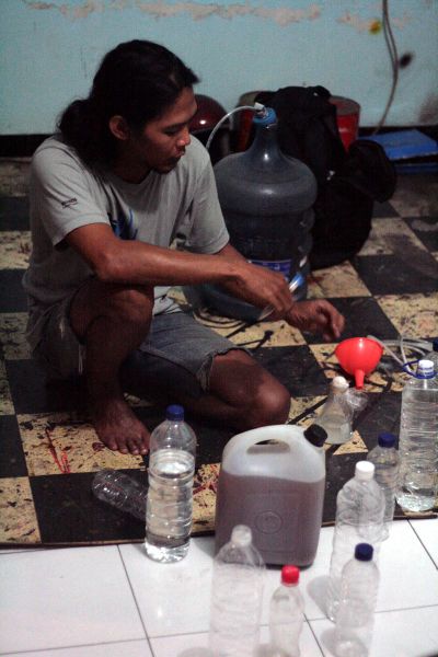 File:Titim workshop at garage.jpg