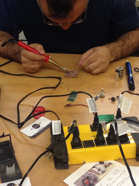 File:Workshop Squaresynth oleh Justyna Ausareny di Helios Makerspace 01.jpg