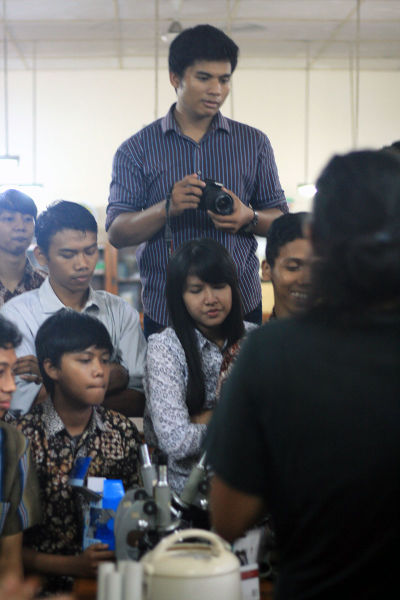 File:Workshop peralatan lab generik PGSD USD 07.jpg