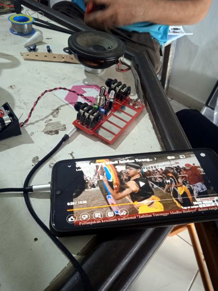 File:Lokakarya penciptaan synthesizer screamo 03.jpg