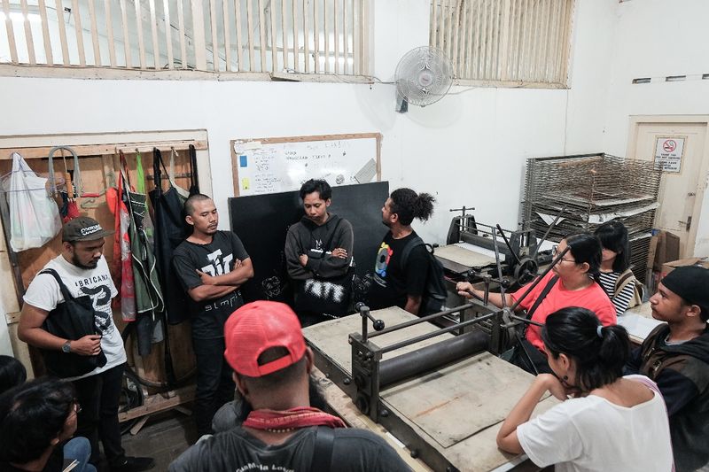 File:Arisan Tenggara - Kunjungan ke Grafis Minggiran.jpeg