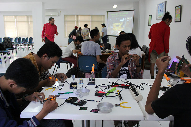 File:Tourdigrade - Workshop Fermentasi dan Bio-elektronika Surabaya 13.jpg