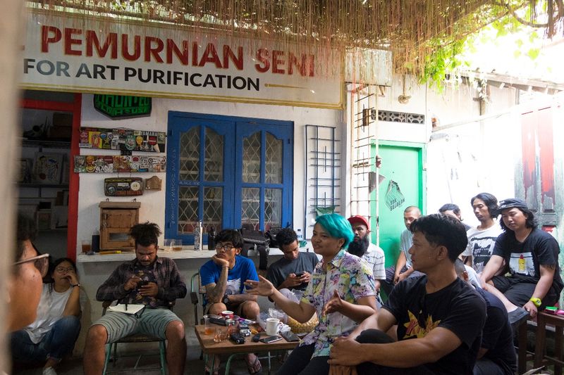 File:Arisan Tenggara - Sesi Berbagi Ideologi di Ace House Collective 07.jpeg