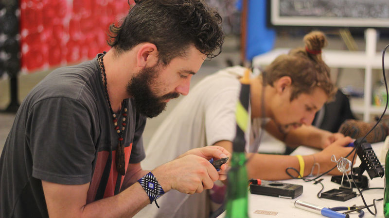 File:Lokakarya DIY Midi Controller Biennale Jogja 07.jpg