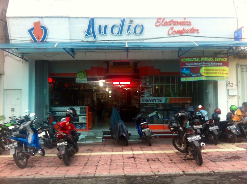 File:Audio Electronic Store.jpeg