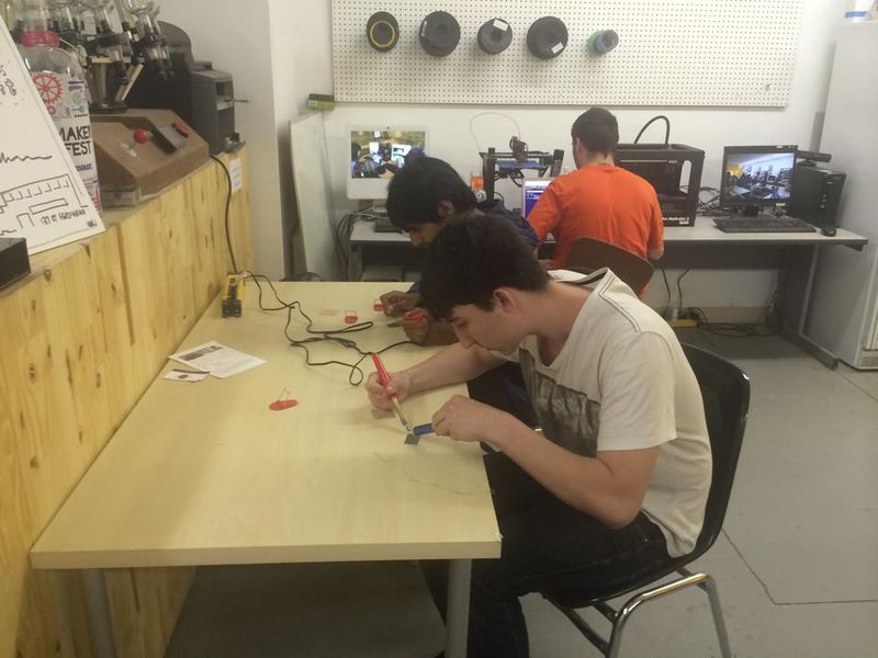 File:Workshop Squaresynth oleh Justyna Ausareny di Helios Makerspace 06.jpg