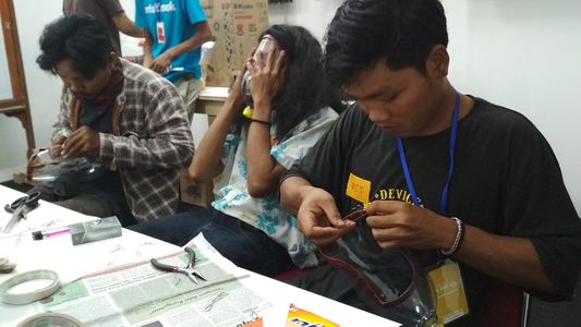 Lifepatch seni media 2017 - lokakarya Master DIY gasmask 07.jpg