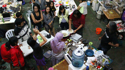 Fajar dengan workshop eksperimental biskuit.jpg