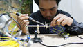 Peserta workshop Fish Caller sedang merangkai sensor.jpg