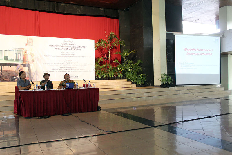 File:Seminar Lintas Batas 12 Irfan D. Prijambada.JPG