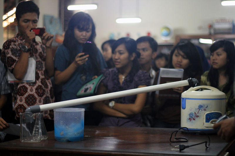 File:Workshop peralatan lab generik PGSD USD 15.jpg