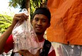 Pengambilan Sampel Air Sungai Code 2013 13.jpg