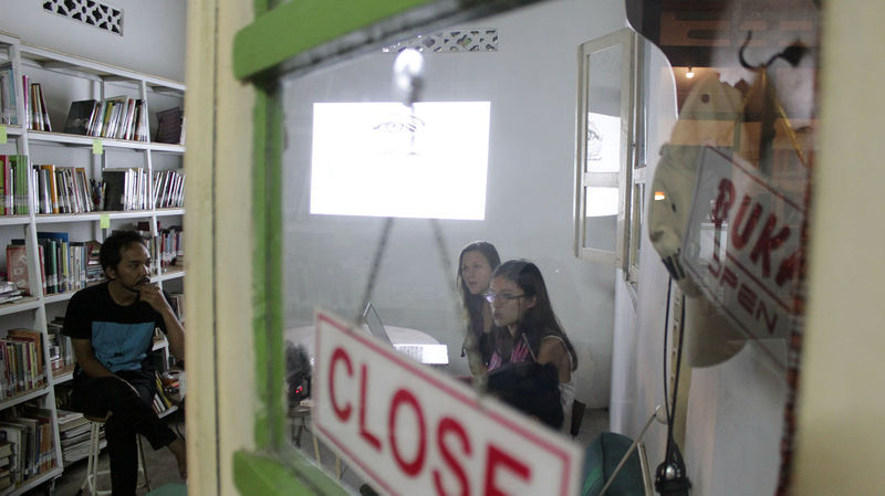 File:Diskusi Proyek Nenek di KUNCI Cultural Studies 03.JPG
