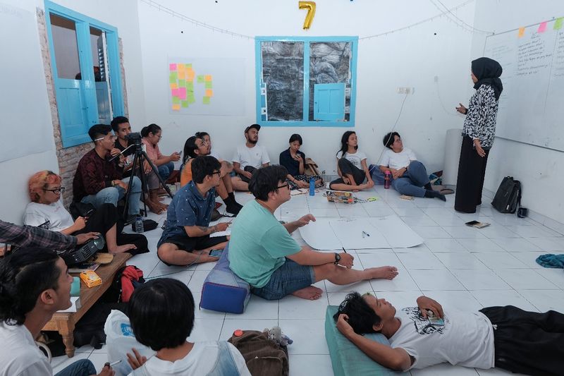 File:Arisan Tenggara - Sesi Berbagi Ideologi di Lifepatch11.jpeg
