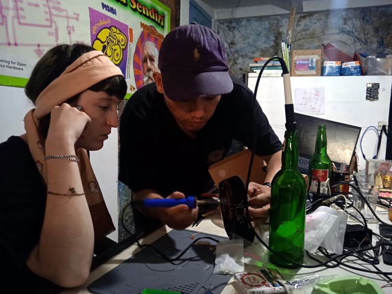 File:Lokakarya penciptaan synthesizer screamo 06.jpg