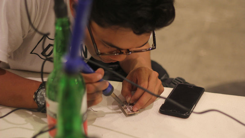 File:Lokakarya DIY Midi Controller Biennale Jogja 06.jpg