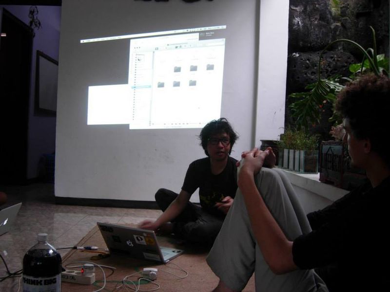 File:Workshop Step Sequencer dengan Pure Data di Jogja Noise Bombing 04.jpg