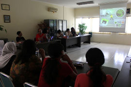 Tourdigrade - Presentasi Demonstrasi Surabaya 02.jpg