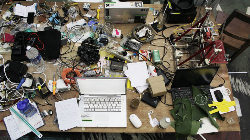File:Meja kerja elektronik dan 3D printer.jpg