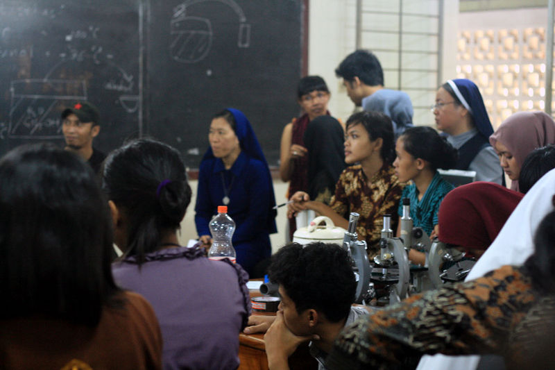 File:Workshop peralatan lab generik PGSD USD 26.jpg